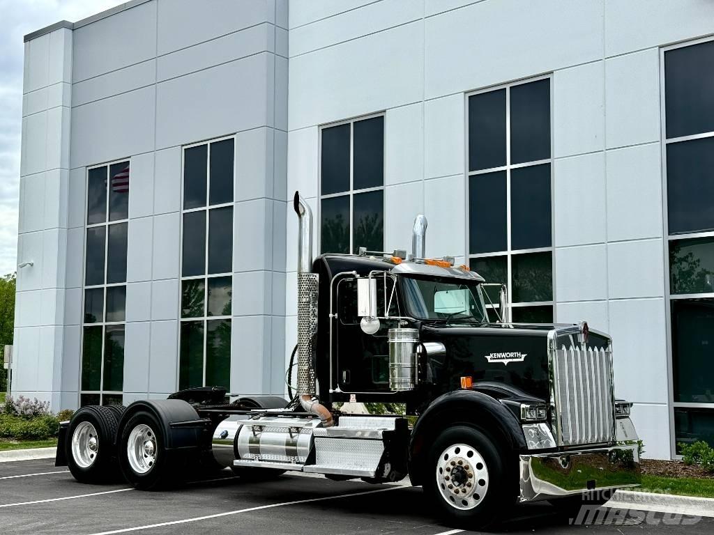 Kenworth W900 Trekkers