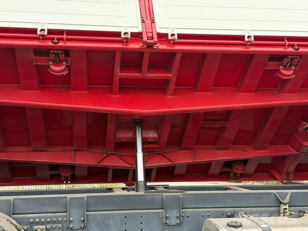 Volvo FM 4X 2R Vlakke laadvloer met kraan