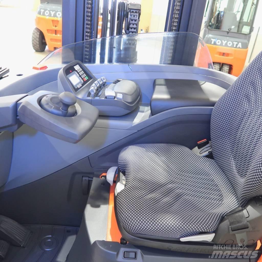 Toyota RRE160H Reachtruck voor hoog niveau