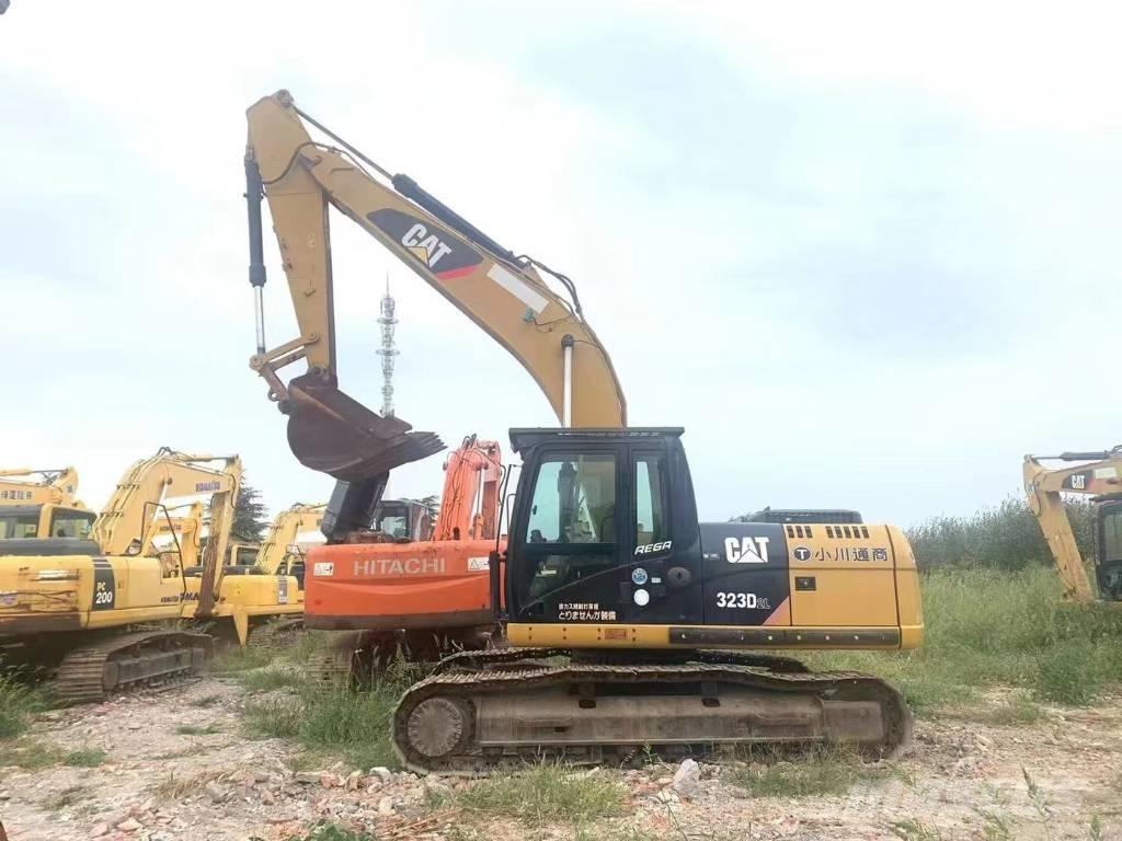 CAT 323 D Rupsgraafmachines