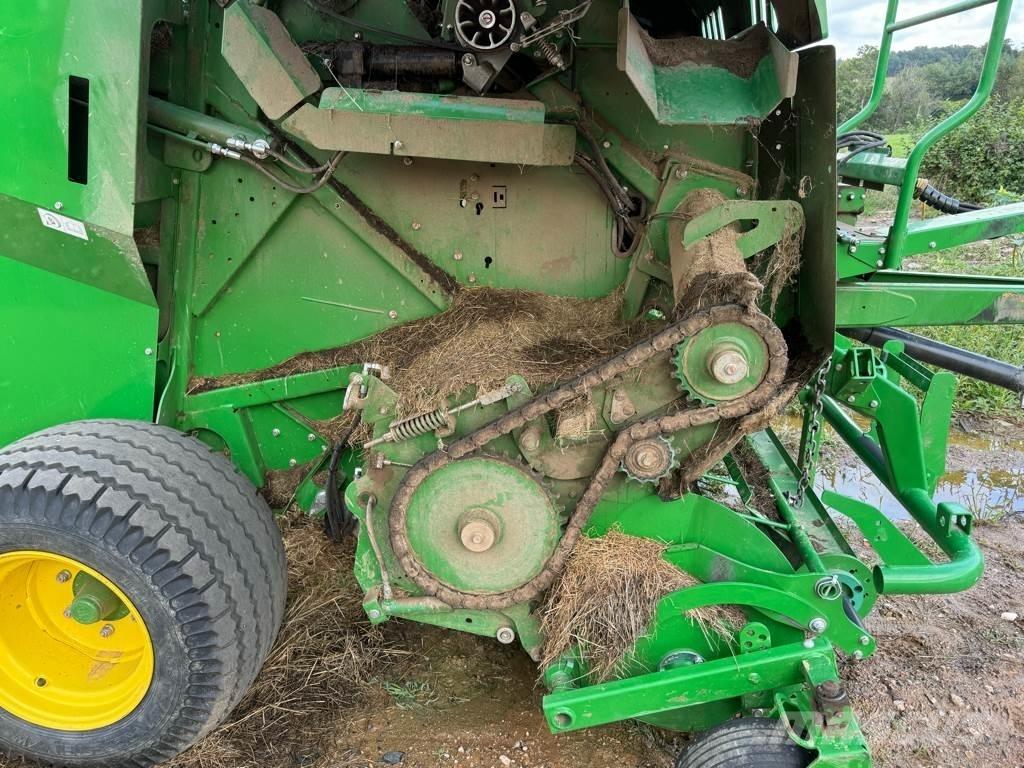 John Deere F441M Ronde-balenpersen