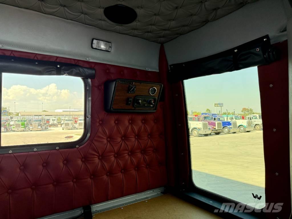 Western Star 4900 EX Trekkers