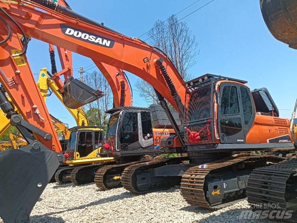 Doosan DX 225 Rupsgraafmachines