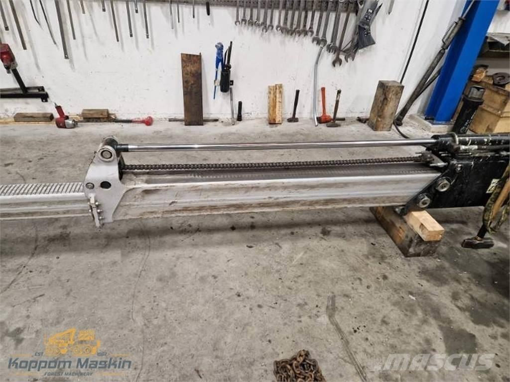 Komatsu 130F Combi Uitrijwagenkranen