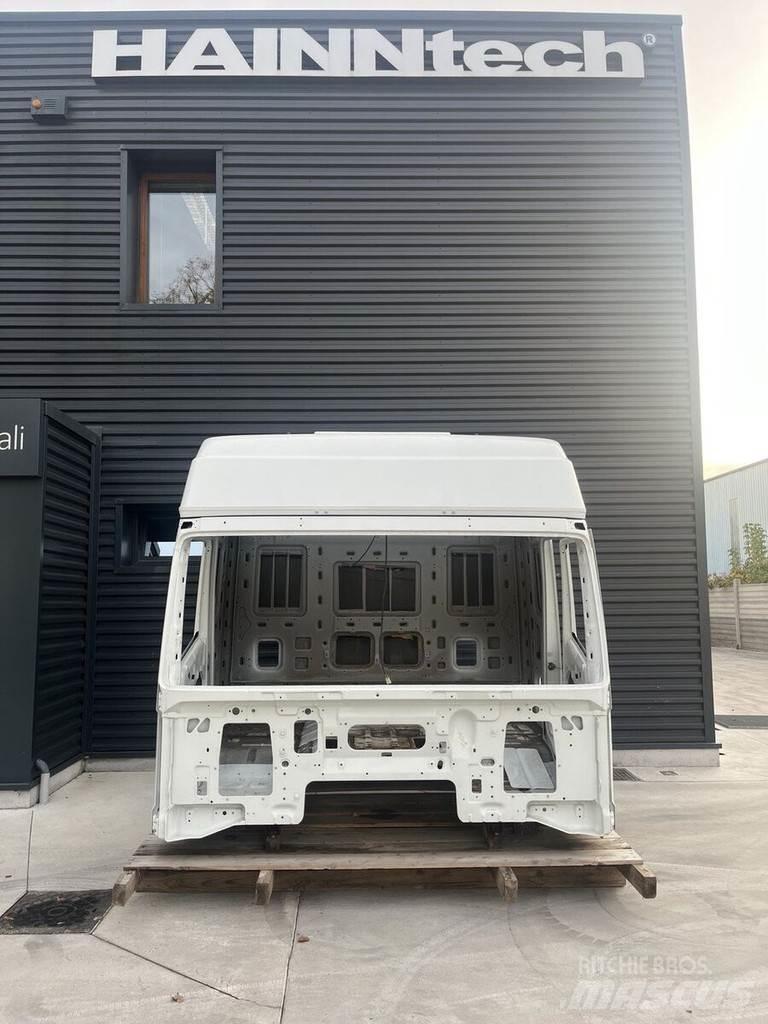 Iveco EUROSTAR Cabine en interieur