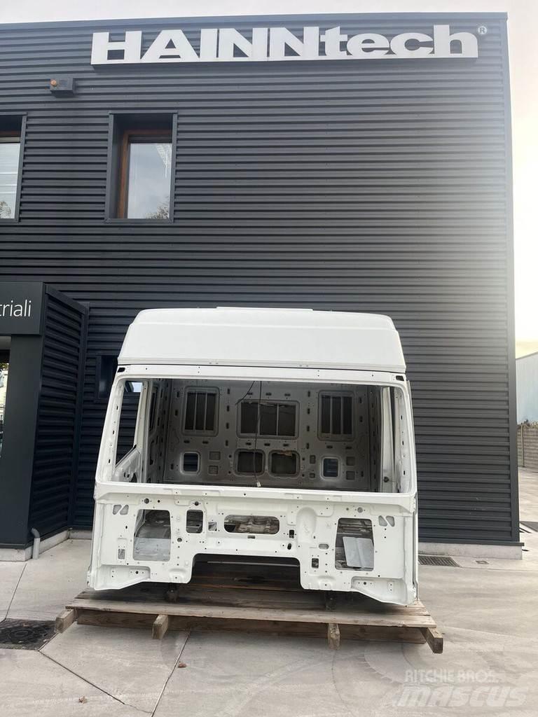 Iveco EUROSTAR Cabine en interieur