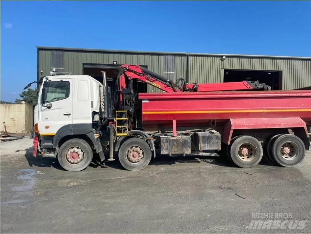 Hino 700 Series Vlakke laadvloer met kraan