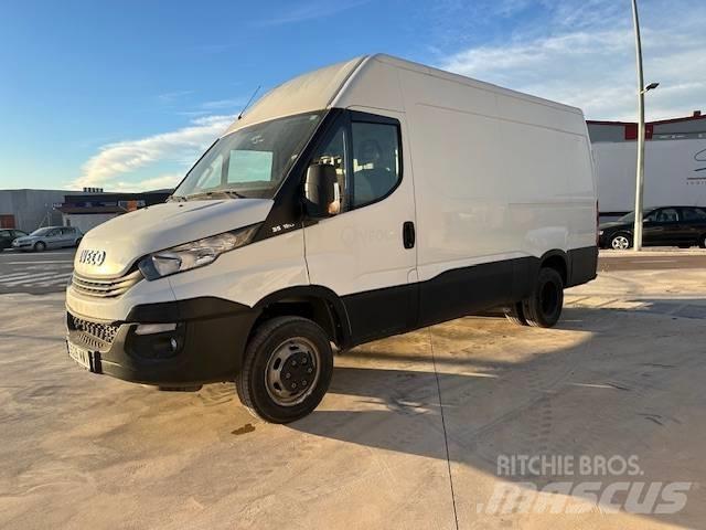 Iveco 35C 12 Gesloten bedrijfswagens