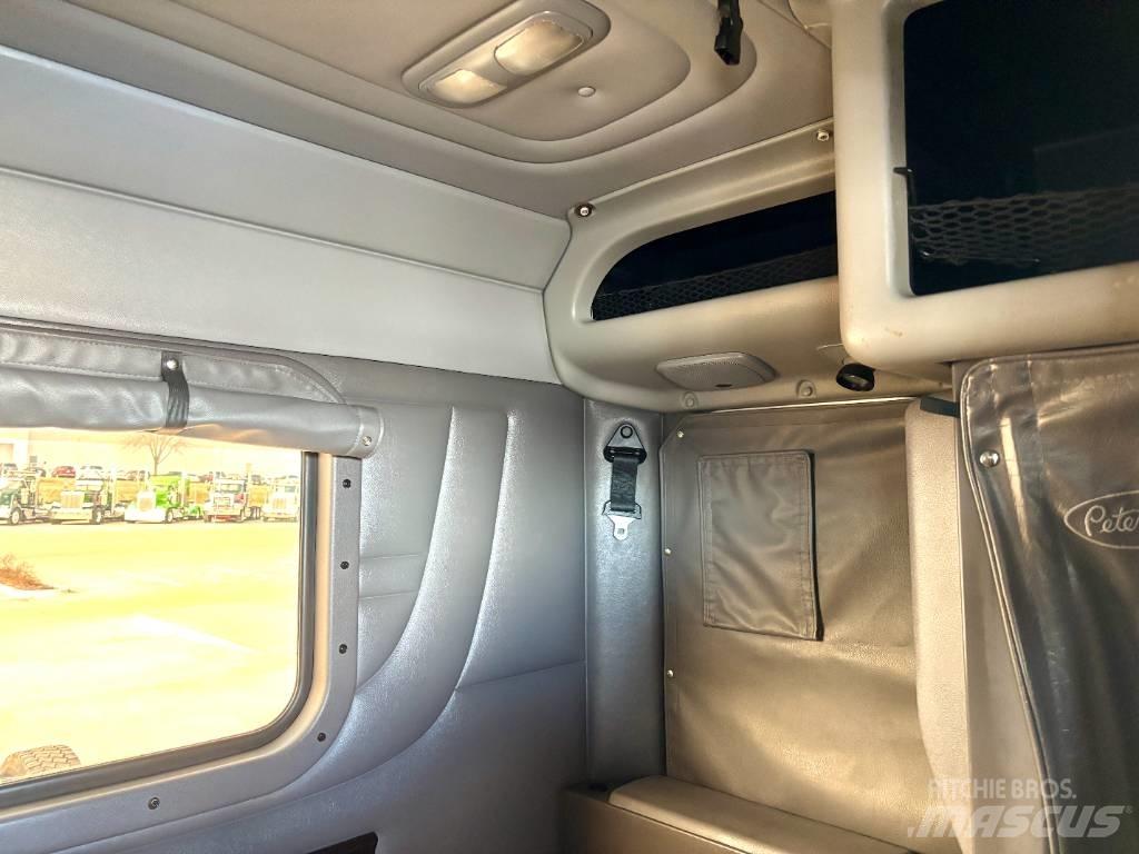 Peterbilt 389 Trekkers