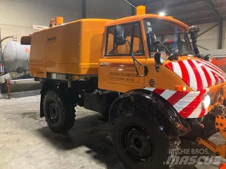 Mercedes-Benz unimog Veegmachines