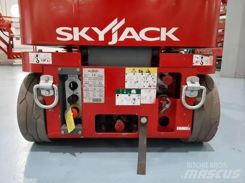 SkyJack SJ 12 Personenliften en invalideliften