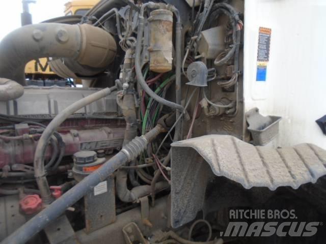 Mack CXU 613 Trekkers
