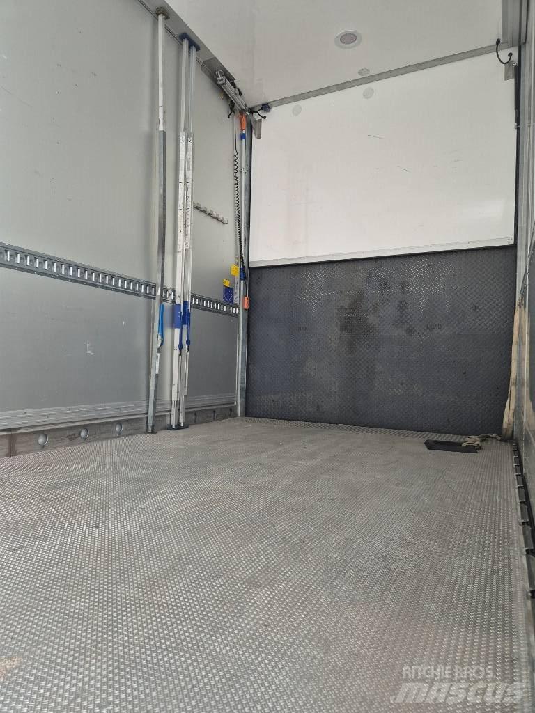 Scania R 590 Bakwagens met gesloten opbouw