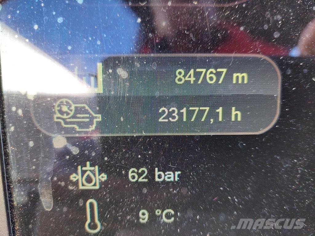 Komatsu 911 Harvesters