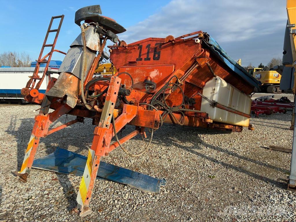  Salt spreader Zand- en zoutstrooimachines