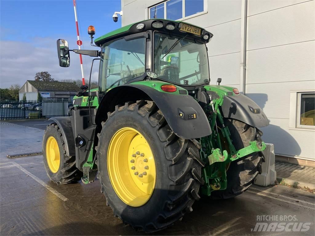 John Deere 6215R Tractoren