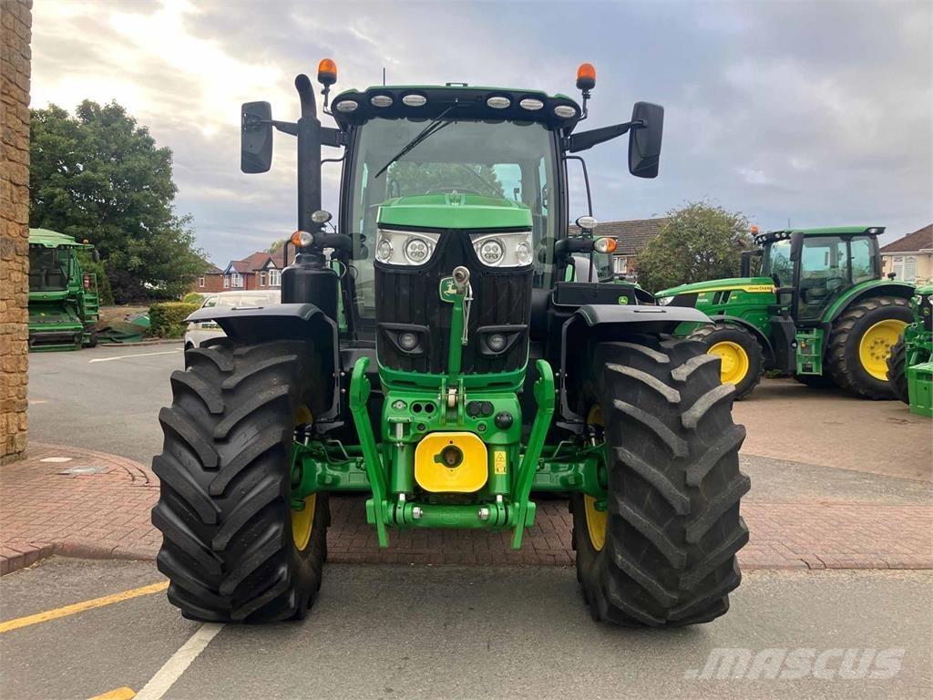 John Deere 6215R Tractoren