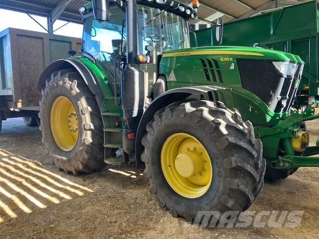 John Deere 6215R Tractoren