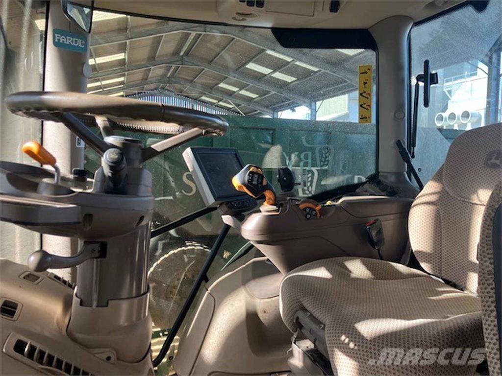 John Deere 6215R Tractoren