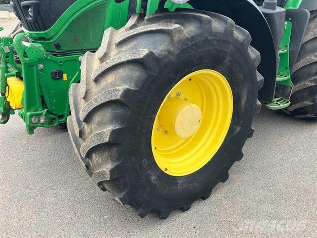 John Deere 6250R Tractoren