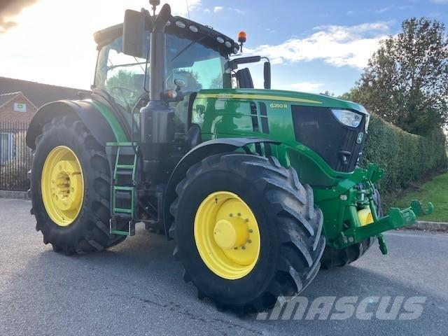 John Deere 6250R Tractoren