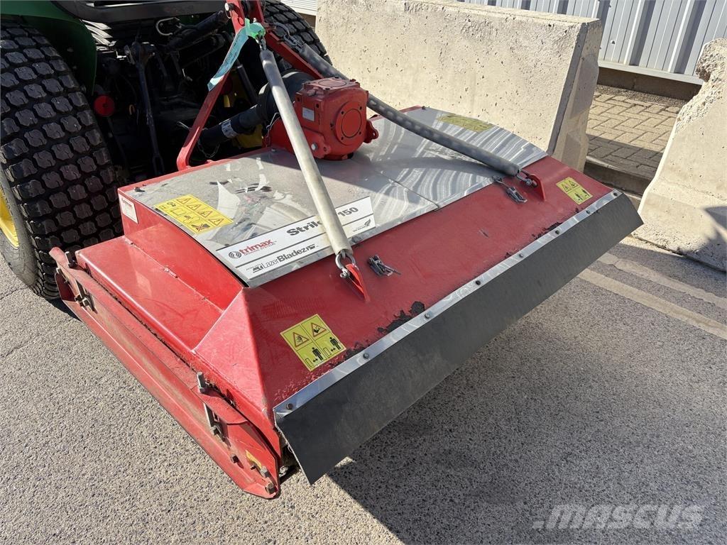 Trimax Striker 150 Gemonteerde en gesleepte maaiers