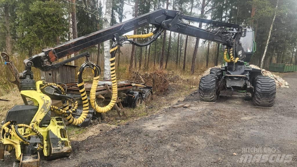 John Deere 1070 E Harvesters