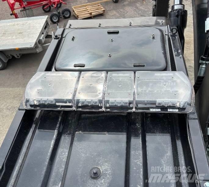 Hyundai HX 300 AL Rupsgraafmachines