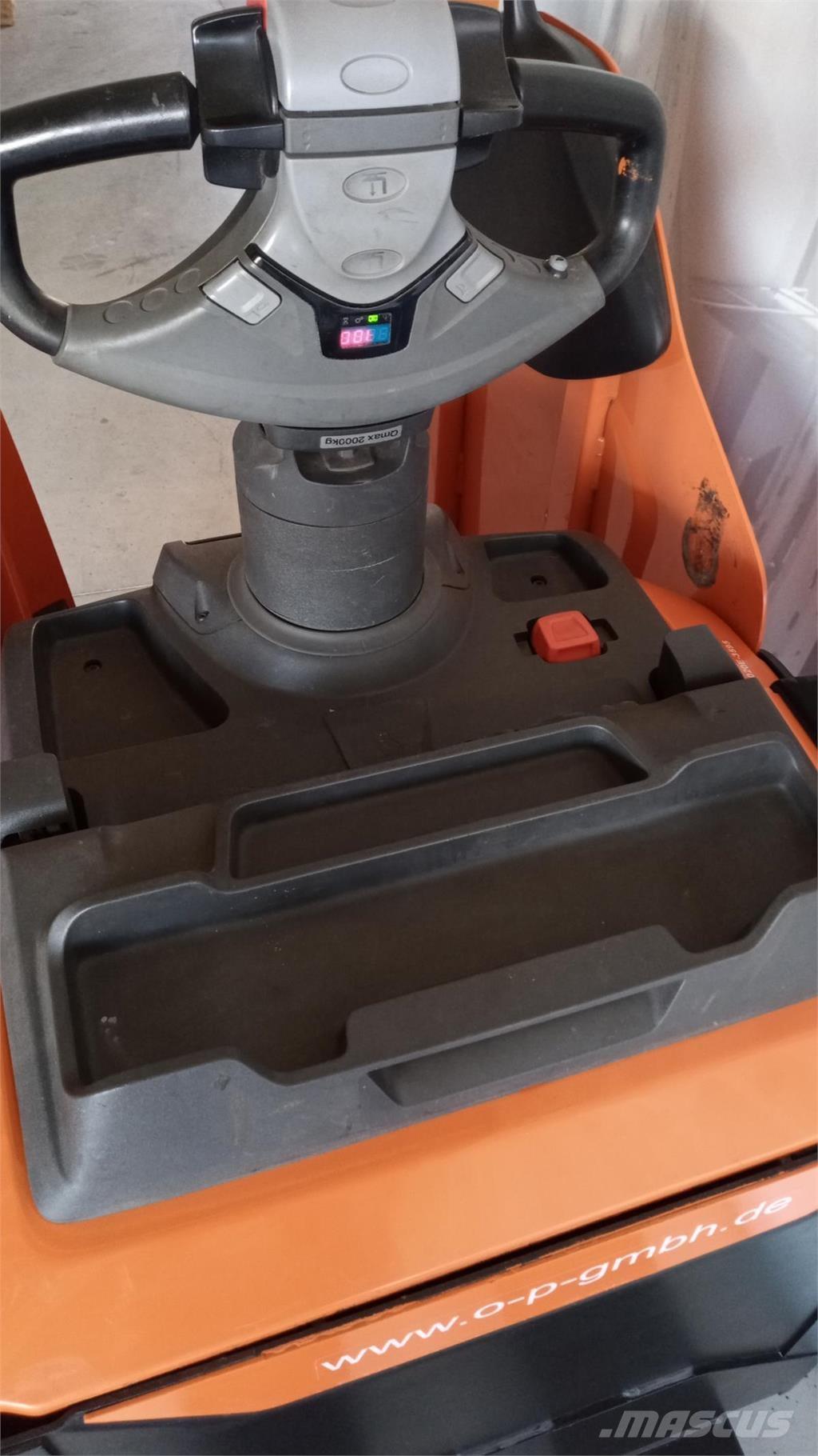 Toyota LPE 200 Stapelaar meeloop