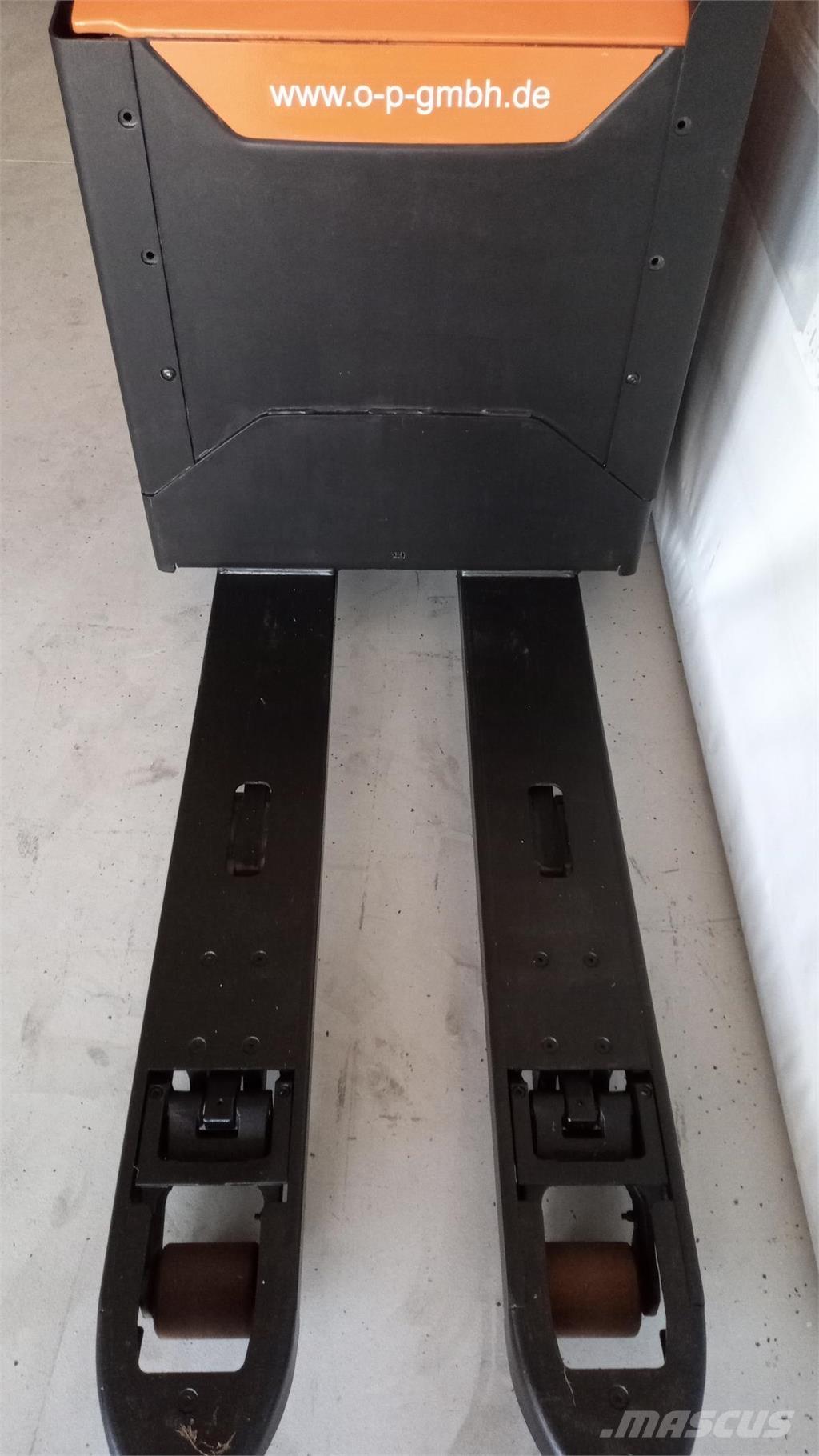 Toyota LPE 200 Stapelaar meeloop