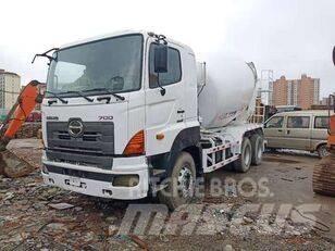 Hino 700 Betonmixers en pompen