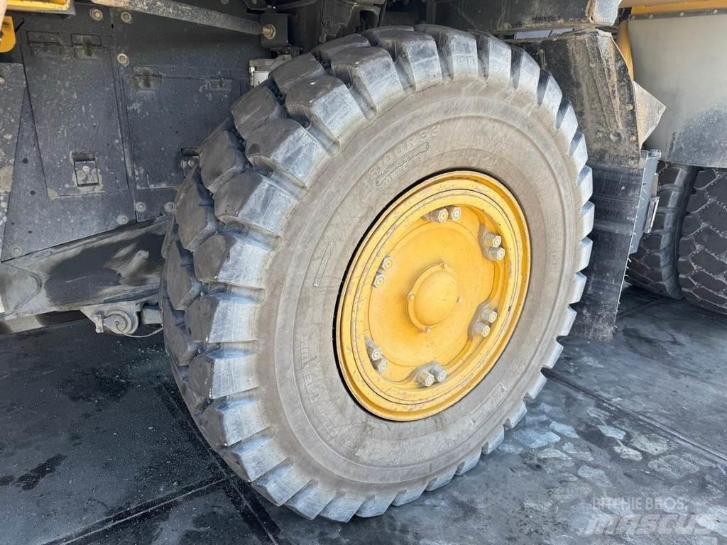 Komatsu HD405-7 Mini Dumpers