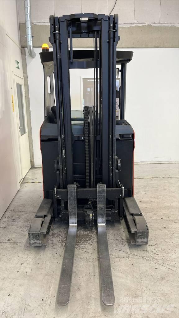 BT RR E 140 H Reachtruck voor hoog niveau