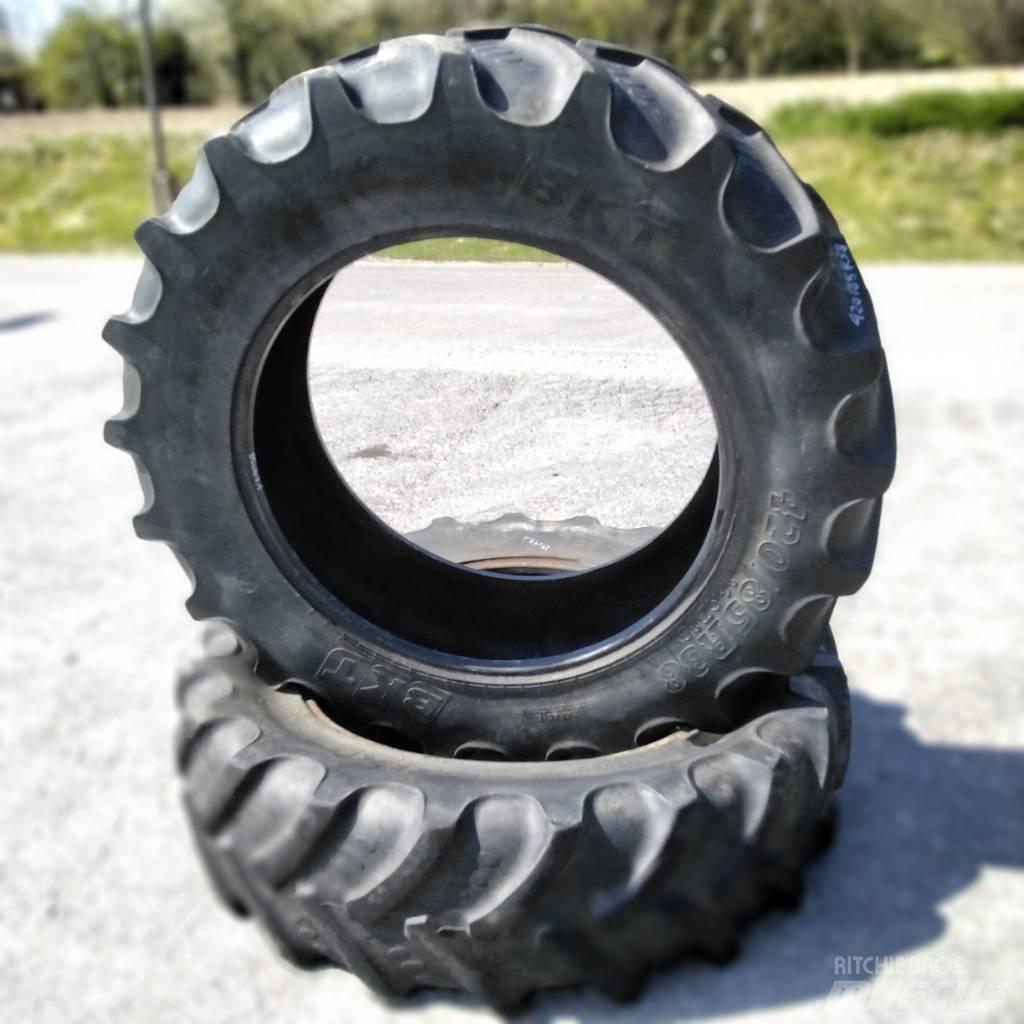 BKT 420/85R38 Banden, wielen en velgen