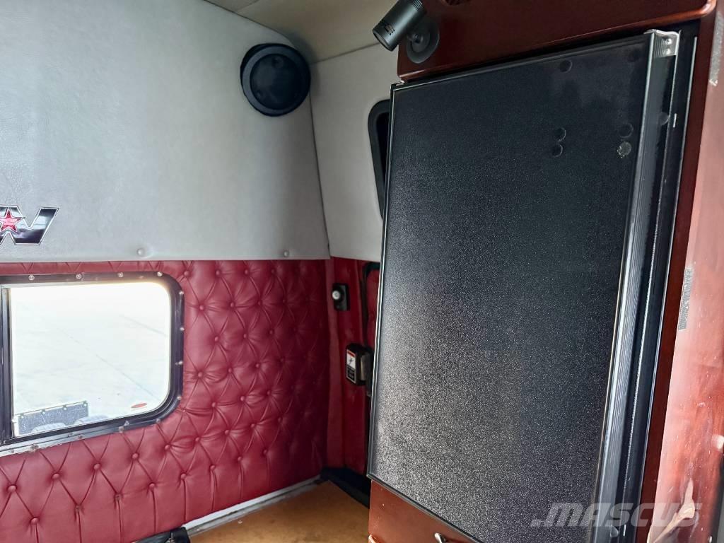 Western Star 4900 Trekkers