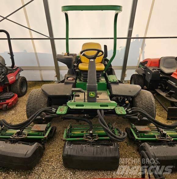John Deere 8700 Golfbaanmaaiers
