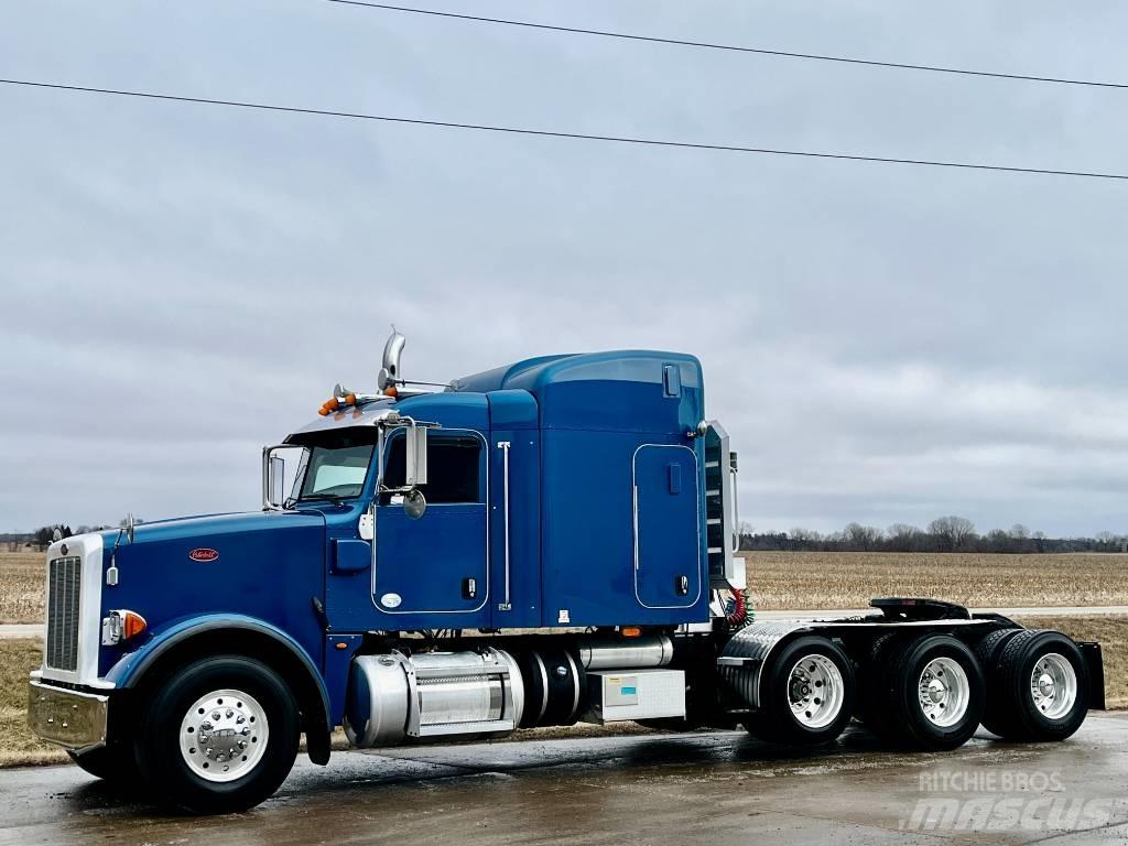 Peterbilt 367 Trekkers