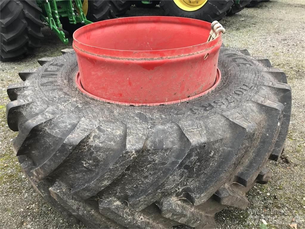 Alliance 710/75R42 Banden, wielen en velgen