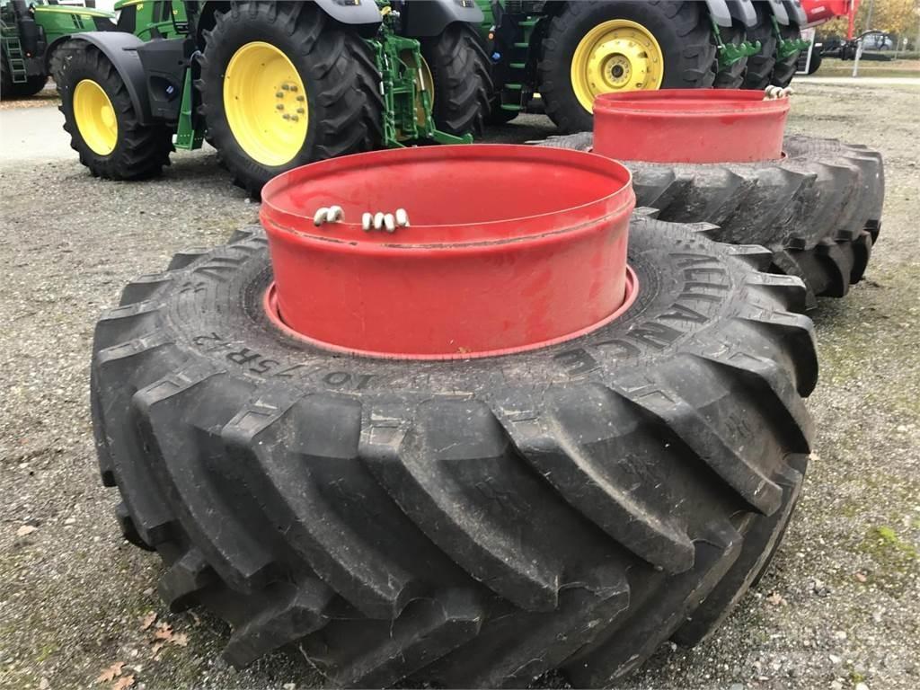 Alliance 710/75R42 Banden, wielen en velgen