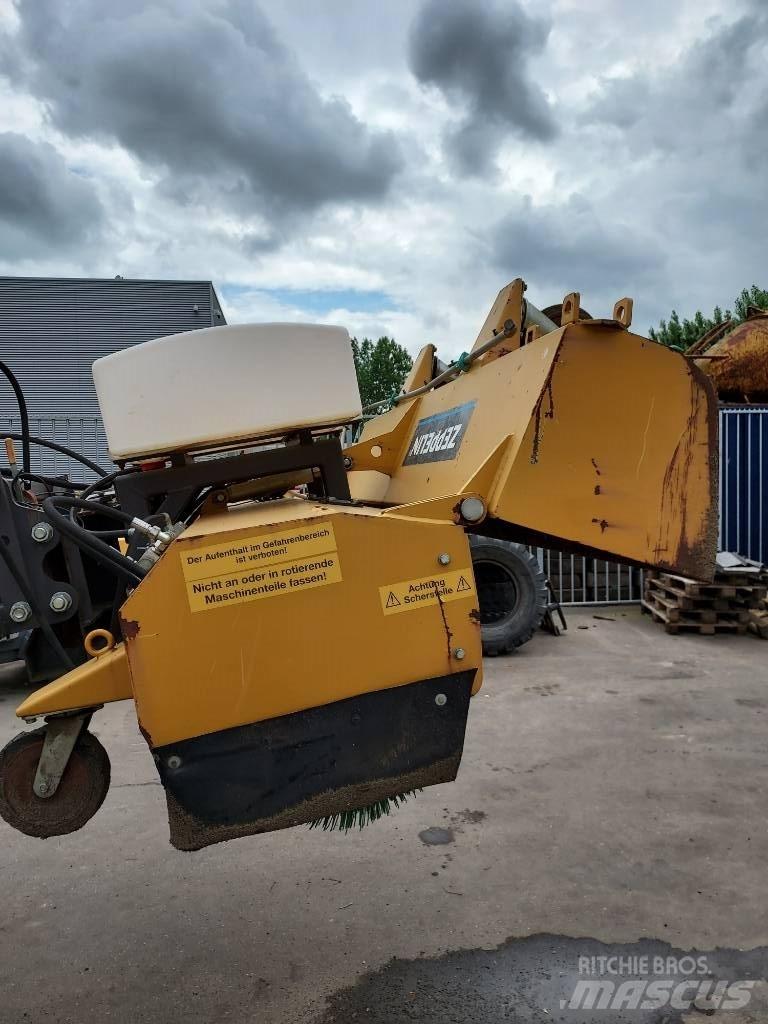 CAT 906/7/8 Veegmachines