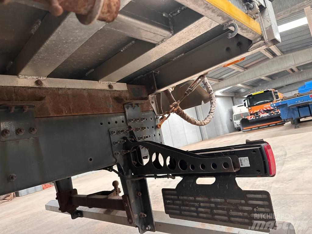 Renault K460 Vlakke laadvloer met kraan