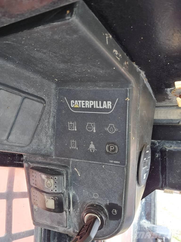 CAT 242 B Schrankladers