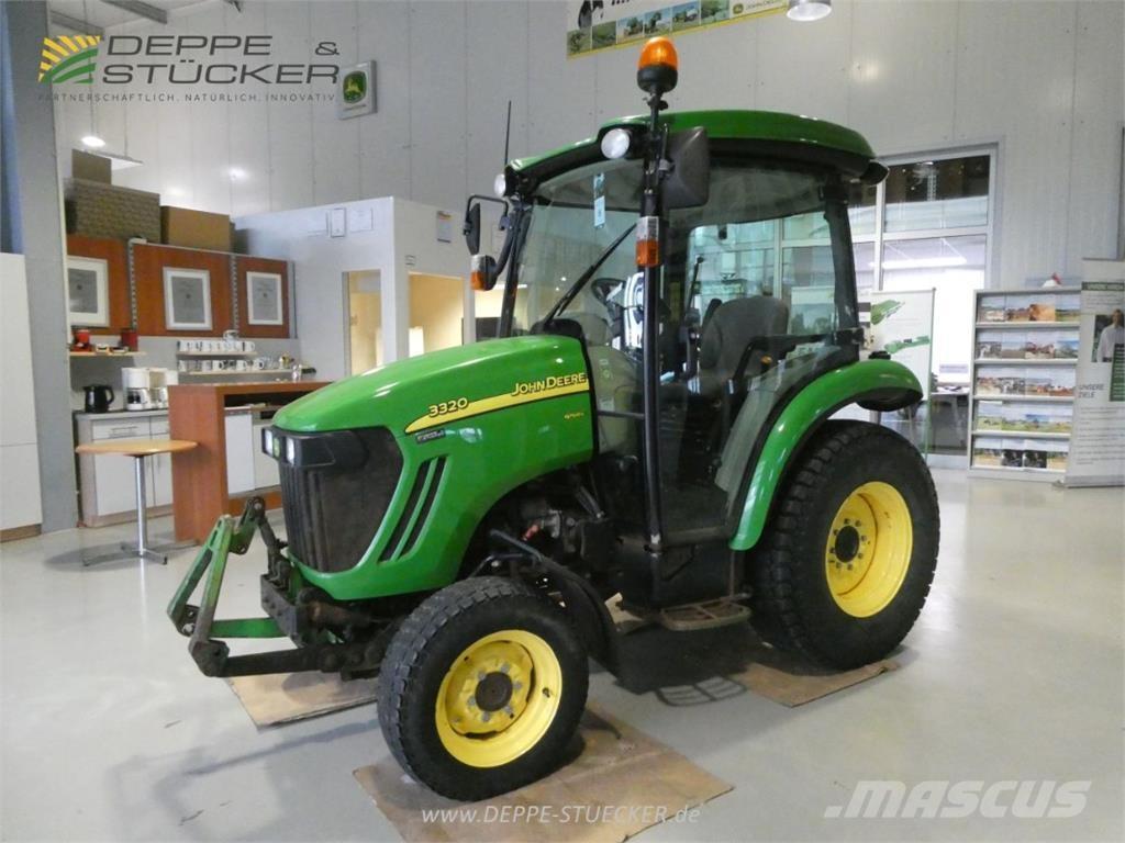 John Deere 3320 Compacttrekkers