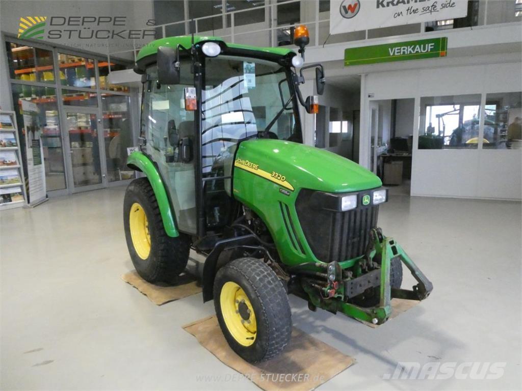 John Deere 3320 Compacttrekkers