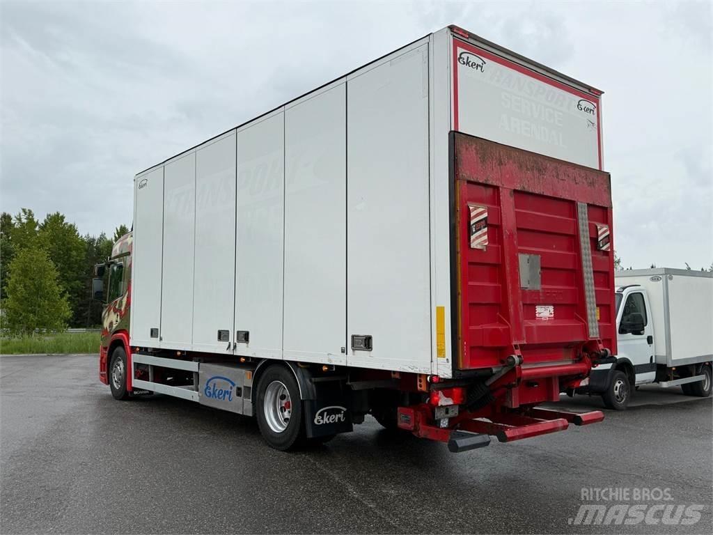 Scania P320 Bakwagens met gesloten opbouw