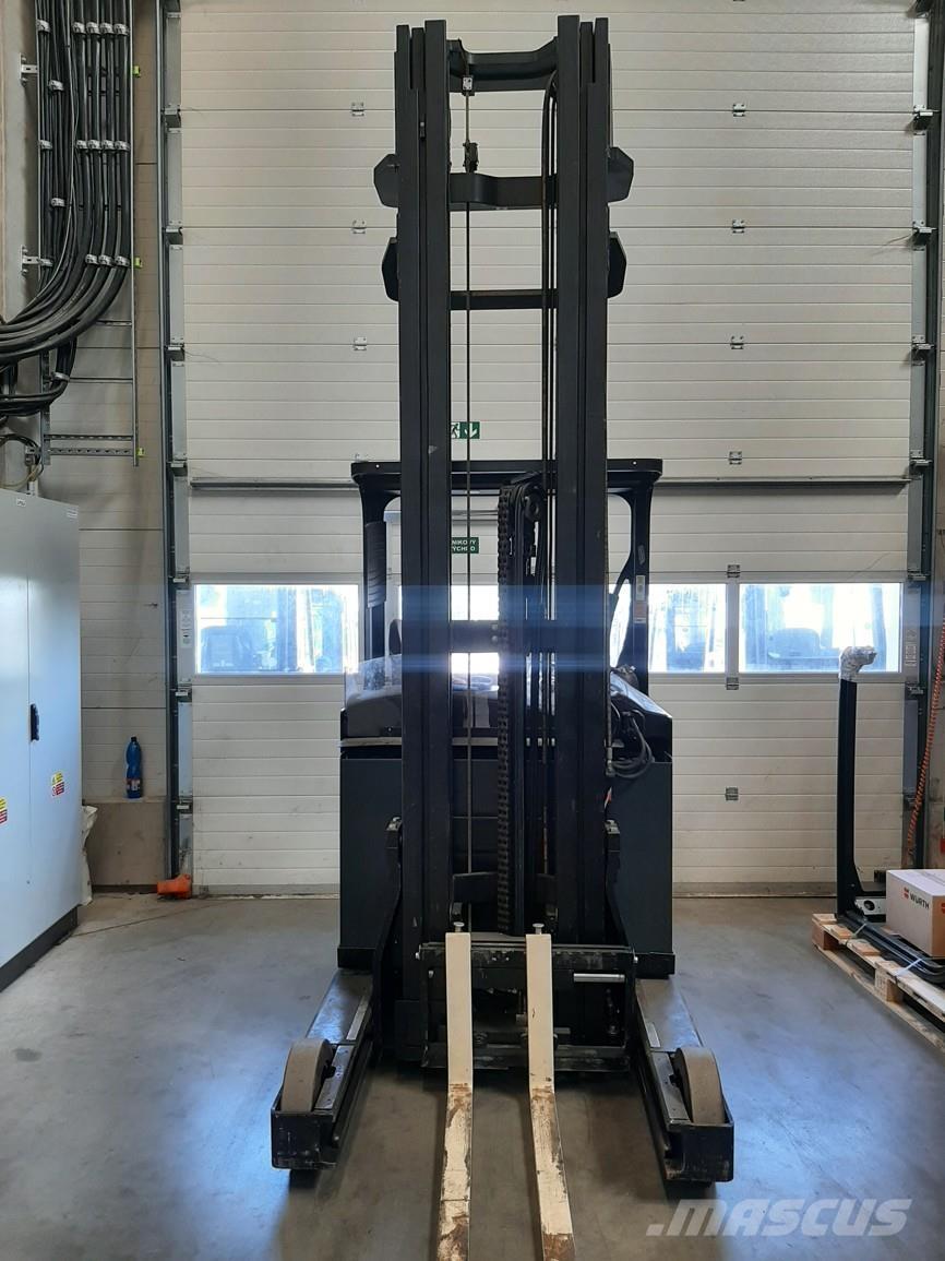 Yale MR16H Reachtruck voor hoog niveau