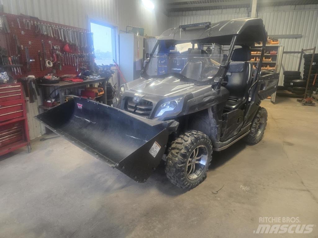  UTV CF 850 Minigraafmachines < 7t
