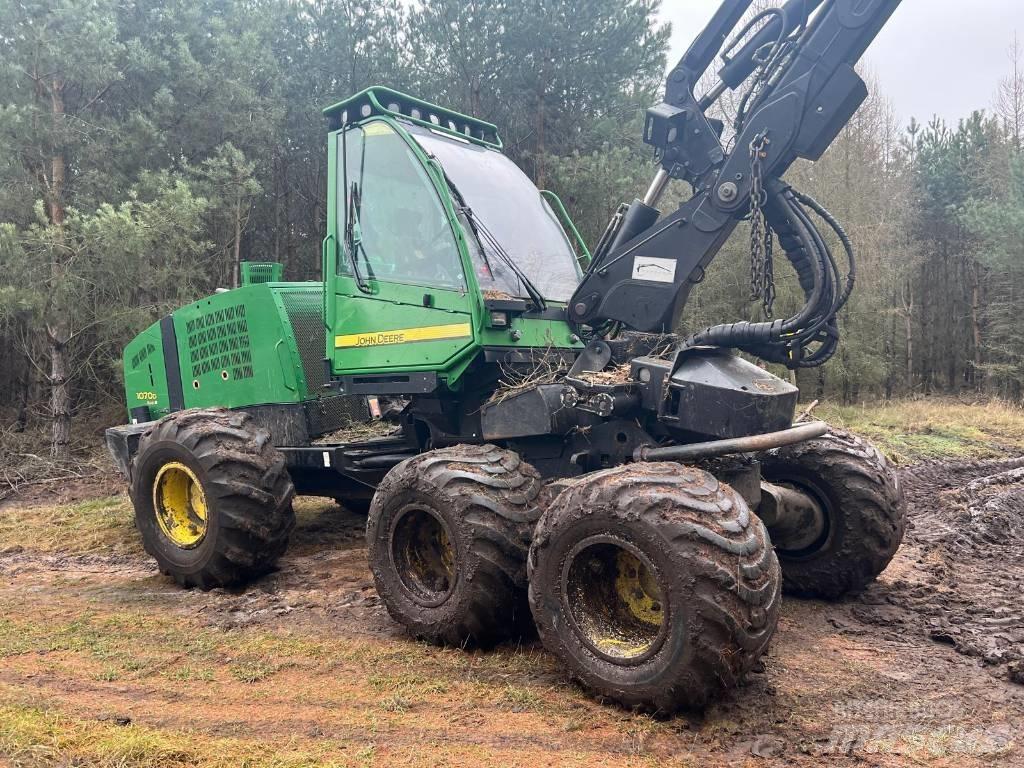 John Deere 1070 D Harvesters