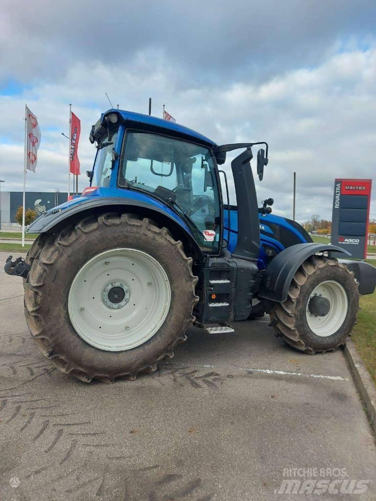 Valtra T235V Tractoren
