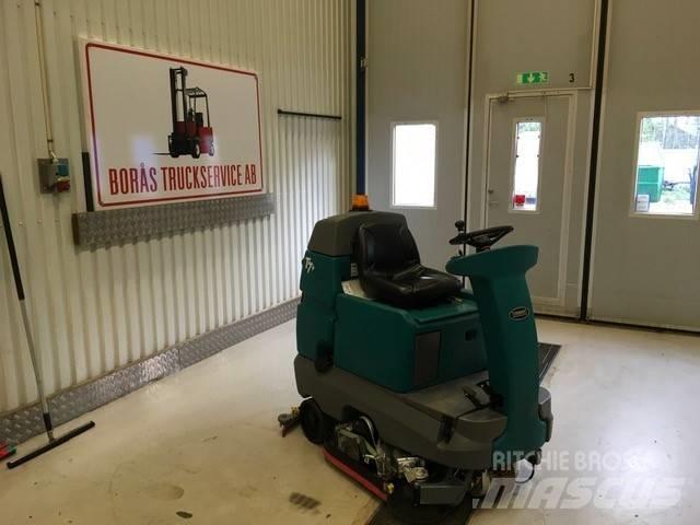Tennant T 7 + Veegschrobmachines